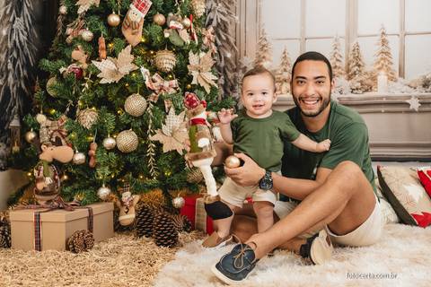 Fotografia de Ensaio de Natal em estúdio temático. Fotógrafo em Vitória, Vila Velha, Casamento, Ensaio Pré-Casamento, Ensaio Pós-Casamento, Ensaio de Casal, 15 Anos, Debutante, Família, Gestante, Maternidade, Aniversário, Social, Estúdio, Corporativo, Mar'