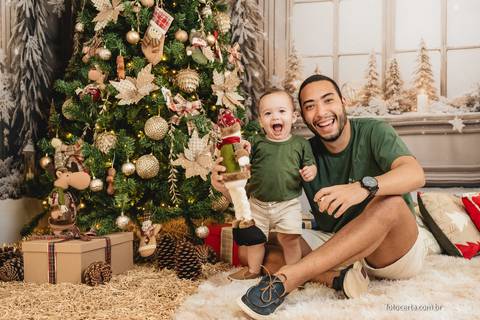 Fotografia de Ensaio de Natal em estúdio temático. Fotógrafo em Vitória, Vila Velha, Casamento, Ensaio Pré-Casamento, Ensaio Pós-Casamento, Ensaio de Casal, 15 Anos, Debutante, Família, Gestante, Maternidade, Aniversário, Social, Estúdio, Corporativo, Mar'