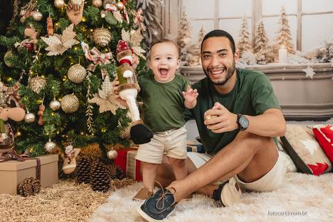 Fotografia de Ensaio de Natal em estúdio temático. Fotógrafo em Vitória, Vila Velha, Casamento, Ensaio Pré-Casamento, Ensaio Pós-Casamento, Ensaio de Casal, 15 Anos, Debutante, Família, Gestante, Maternidade, Aniversário, Social, Estúdio, Corporativo, Mar'