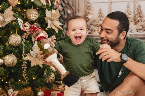 Fotografia de Ensaio de Natal em estúdio temático. Fotógrafo em Vitória, Vila Velha, Casamento, Ensaio Pré-Casamento, Ensaio Pós-Casamento, Ensaio de Casal, 15 Anos, Debutante, Família, Gestante, Maternidade, Aniversário, Social, Estúdio, Corporativo, Mar'