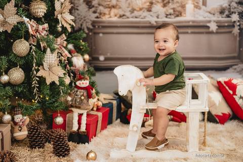 Fotografia de Ensaio de Natal em estúdio temático. Fotógrafo em Vitória, Vila Velha, Casamento, Ensaio Pré-Casamento, Ensaio Pós-Casamento, Ensaio de Casal, 15 Anos, Debutante, Família, Gestante, Maternidade, Aniversário, Social, Estúdio, Corporativo, Mar'