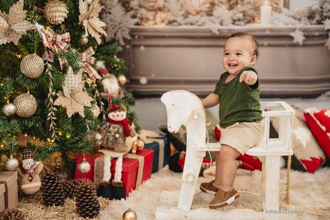 Fotografia de Ensaio de Natal em estúdio temático. Fotógrafo em Vitória, Vila Velha, Casamento, Ensaio Pré-Casamento, Ensaio Pós-Casamento, Ensaio de Casal, 15 Anos, Debutante, Família, Gestante, Maternidade, Aniversário, Social, Estúdio, Corporativo, Mar'