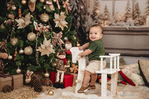 Fotografia de Ensaio de Natal em estúdio temático. Fotógrafo em Vitória, Vila Velha, Casamento, Ensaio Pré-Casamento, Ensaio Pós-Casamento, Ensaio de Casal, 15 Anos, Debutante, Família, Gestante, Maternidade, Aniversário, Social, Estúdio, Corporativo, Mar'