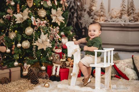 Fotografia de Ensaio de Natal em estúdio temático. Fotógrafo em Vitória, Vila Velha, Casamento, Ensaio Pré-Casamento, Ensaio Pós-Casamento, Ensaio de Casal, 15 Anos, Debutante, Família, Gestante, Maternidade, Aniversário, Social, Estúdio, Corporativo, Mar'