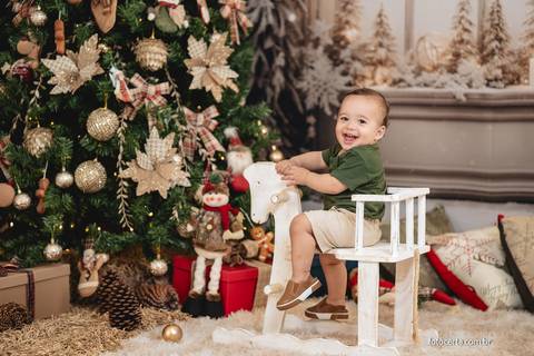 Fotografia de Ensaio de Natal em estúdio temático. Fotógrafo em Vitória, Vila Velha, Casamento, Ensaio Pré-Casamento, Ensaio Pós-Casamento, Ensaio de Casal, 15 Anos, Debutante, Família, Gestante, Maternidade, Aniversário, Social, Estúdio, Corporativo, Mar'