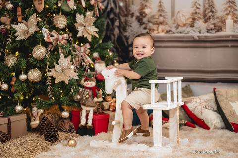 Fotografia de Ensaio de Natal em estúdio temático. Fotógrafo em Vitória, Vila Velha, Casamento, Ensaio Pré-Casamento, Ensaio Pós-Casamento, Ensaio de Casal, 15 Anos, Debutante, Família, Gestante, Maternidade, Aniversário, Social, Estúdio, Corporativo, Mar'