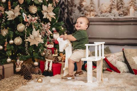 Fotografia de Ensaio de Natal em estúdio temático. Fotógrafo em Vitória, Vila Velha, Casamento, Ensaio Pré-Casamento, Ensaio Pós-Casamento, Ensaio de Casal, 15 Anos, Debutante, Família, Gestante, Maternidade, Aniversário, Social, Estúdio, Corporativo, Mar'