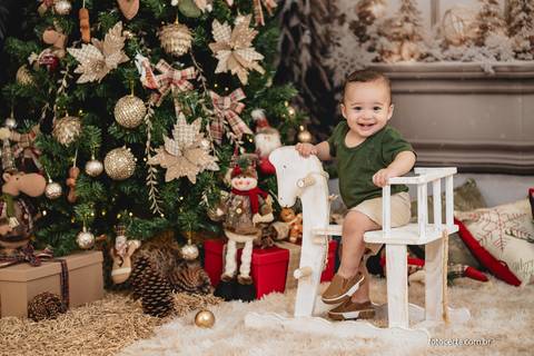 Fotografia de Ensaio de Natal em estúdio temático. Fotógrafo em Vitória, Vila Velha, Casamento, Ensaio Pré-Casamento, Ensaio Pós-Casamento, Ensaio de Casal, 15 Anos, Debutante, Família, Gestante, Maternidade, Aniversário, Social, Estúdio, Corporativo, Mar'