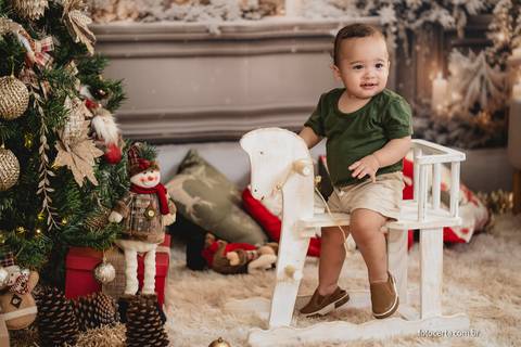 Fotografia de Ensaio de Natal em estúdio temático. Fotógrafo em Vitória, Vila Velha, Casamento, Ensaio Pré-Casamento, Ensaio Pós-Casamento, Ensaio de Casal, 15 Anos, Debutante, Família, Gestante, Maternidade, Aniversário, Social, Estúdio, Corporativo, Mar'