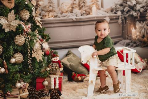 Fotografia de Ensaio de Natal em estúdio temático. Fotógrafo em Vitória, Vila Velha, Casamento, Ensaio Pré-Casamento, Ensaio Pós-Casamento, Ensaio de Casal, 15 Anos, Debutante, Família, Gestante, Maternidade, Aniversário, Social, Estúdio, Corporativo, Mar'