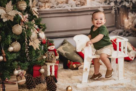 Fotografia de Ensaio de Natal em estúdio temático. Fotógrafo em Vitória, Vila Velha, Casamento, Ensaio Pré-Casamento, Ensaio Pós-Casamento, Ensaio de Casal, 15 Anos, Debutante, Família, Gestante, Maternidade, Aniversário, Social, Estúdio, Corporativo, Mar'