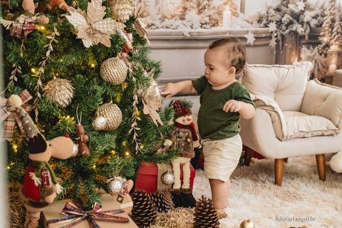 Fotografia de Ensaio de Natal em estúdio temático. Fotógrafo em Vitória, Vila Velha, Casamento, Ensaio Pré-Casamento, Ensaio Pós-Casamento, Ensaio de Casal, 15 Anos, Debutante, Família, Gestante, Maternidade, Aniversário, Social, Estúdio, Corporativo, Mar'