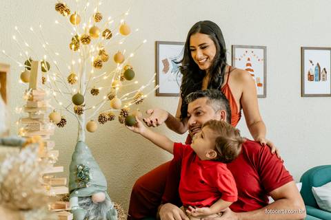 Ensaio de Natal. Fotógrafo em Vitória, Vila Velha, Casamento, Ensaio Pré-Casamento, Ensaio Pós-Casamento, Ensaio de Casal, 15 Anos, Debutante, Família, Gestante, Maternidade, Aniversário, Social, Estúdio, Corporativo, Marca Pessoal, Formatura, Escolar '