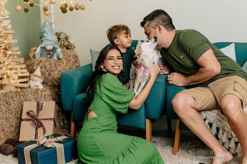 Ensaio de Natal. Fotógrafo em Vitória, Vila Velha, Casamento, Ensaio Pré-Casamento, Ensaio Pós-Casamento, Ensaio de Casal, 15 Anos, Debutante, Família, Gestante, Maternidade, Aniversário, Social, Estúdio, Corporativo, Marca Pessoal, Formatura, Escolar '