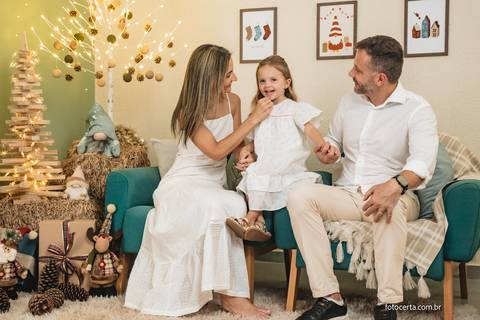 Ensaio de Natal. Fotógrafo em Vitória, Vila Velha, Casamento, Ensaio Pré-Casamento, Ensaio Pós-Casamento, Ensaio de Casal, 15 Anos, Debutante, Família, Gestante, Maternidade, Aniversário, Social, Estúdio, Corporativo, Marca Pessoal, Formatura, Escolar '