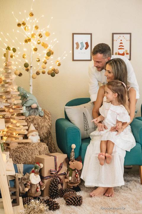 Ensaio de Natal. Fotógrafo em Vitória, Vila Velha, Casamento, Ensaio Pré-Casamento, Ensaio Pós-Casamento, Ensaio de Casal, 15 Anos, Debutante, Família, Gestante, Maternidade, Aniversário, Social, Estúdio, Corporativo, Marca Pessoal, Formatura, Escolar '