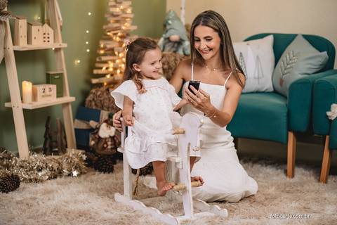 Ensaio de Natal. Fotógrafo em Vitória, Vila Velha, Casamento, Ensaio Pré-Casamento, Ensaio Pós-Casamento, Ensaio de Casal, 15 Anos, Debutante, Família, Gestante, Maternidade, Aniversário, Social, Estúdio, Corporativo, Marca Pessoal, Formatura, Escolar '