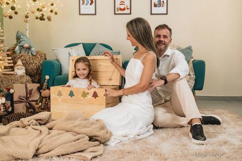 Ensaio de Natal. Fotógrafo em Vitória, Vila Velha, Casamento, Ensaio Pré-Casamento, Ensaio Pós-Casamento, Ensaio de Casal, 15 Anos, Debutante, Família, Gestante, Maternidade, Aniversário, Social, Estúdio, Corporativo, Marca Pessoal, Formatura, Escolar '