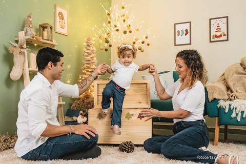 Ensaio de Natal. Fotógrafo em Vitória, Vila Velha, Casamento, Ensaio Pré-Casamento, Ensaio Pós-Casamento, Ensaio de Casal, 15 Anos, Debutante, Família, Gestante, Maternidade, Aniversário, Social, Estúdio, Corporativo, Marca Pessoal, Formatura, Escolar '