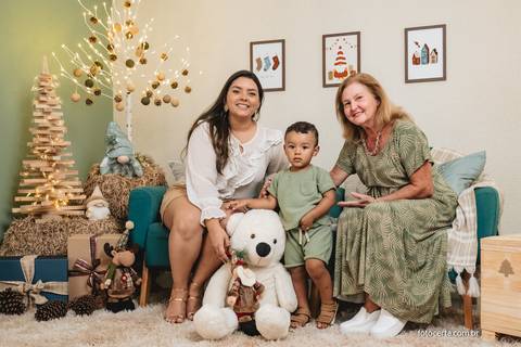 Ensaio de Natal. Fotógrafo em Vitória, Vila Velha, Casamento, Ensaio Pré-Casamento, Ensaio Pós-Casamento, Ensaio de Casal, 15 Anos, Debutante, Família, Gestante, Maternidade, Aniversário, Social, Estúdio, Corporativo, Marca Pessoal, Formatura, Escolar '