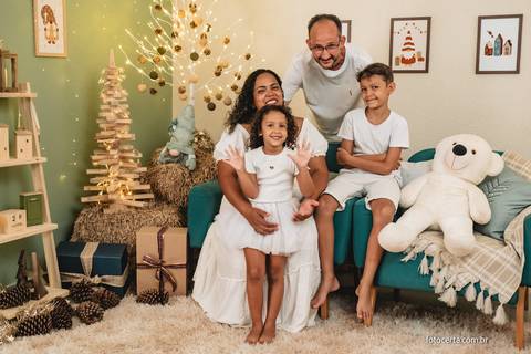 Ensaio de Natal. Fotógrafo em Vitória, Vila Velha, Casamento, Ensaio Pré-Casamento, Ensaio Pós-Casamento, Ensaio de Casal, 15 Anos, Debutante, Família, Gestante, Maternidade, Aniversário, Social, Estúdio, Corporativo, Marca Pessoal, Formatura, Escolar '