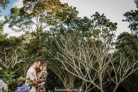 Fotografia de Ensaio Pré-Casamento - Pedra Azul-ES'