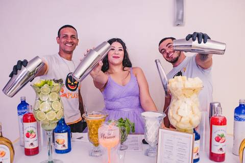 Festa de 15 anos - debutante com  explosão bartenders '
