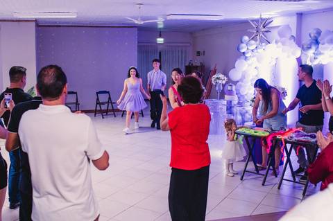 Festa de 15 anos - abertura de pista, debutante chegando na pista'