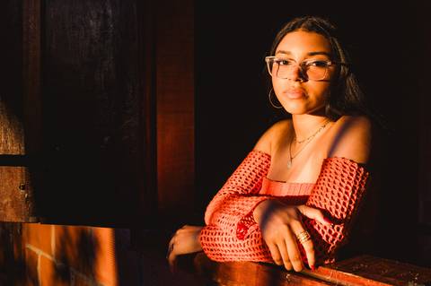 ensaio de 15 anos, menina na janela'