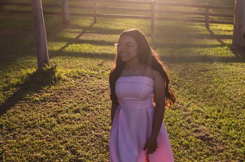 Ensaio de 15 anos, menina com o sol ao fundo'