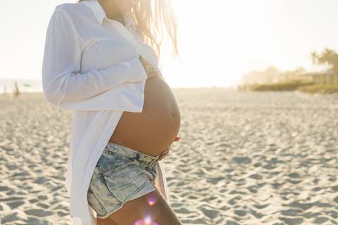 ensaio gestante na praia da Reserva'