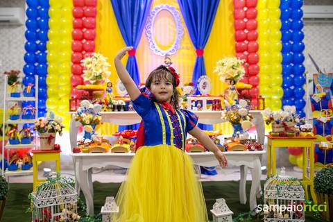 aniversariante dançando'