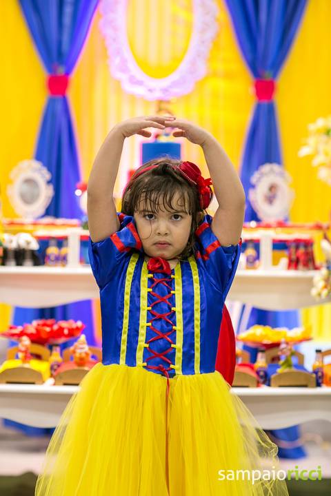 aniversariante dançando'