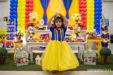 aniversariante dançando'