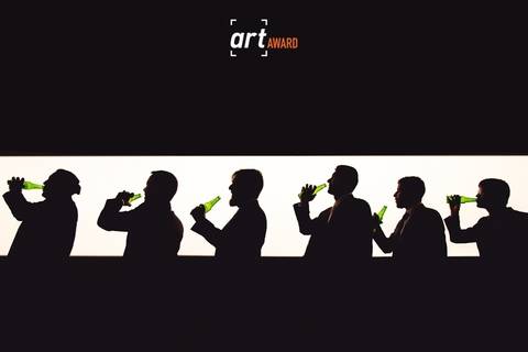 foto-premiada-fineart-association-fabio-figueiredo-noivo-com-padrinhos-heineken-atlantico-sul-hotel-barra-da-tijuca-rj-silhueta-diferente'