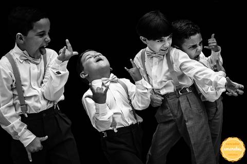 foto-premiada-amarelos--paula-dau-menino-crianca-emocao-diversao'