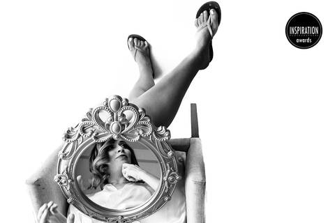 foto-premiada-inspiration-photographers-fabio-figueiredo-espelho-reflexo-noiva-making-of-make-midas-suites'