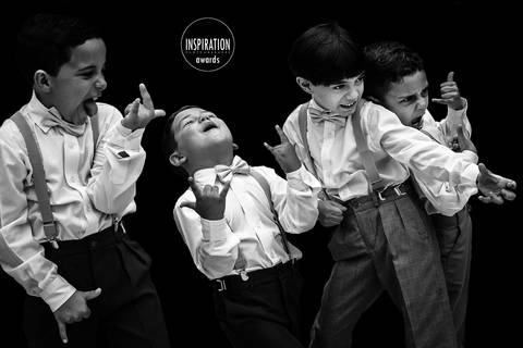 foto-premiada-inspiration-photographers-paula-dau-criancas-comemorando-rock-and-roll-reserva-da-colina'