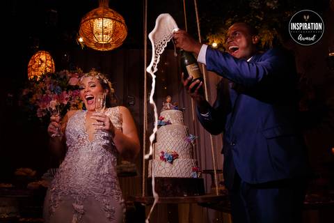 foto-premiada-inspiration-photographers-fabio-figueiredo-espumante-espaco-capim-limao-cascadura-rj-champagner-estourar-espuma-alegria'