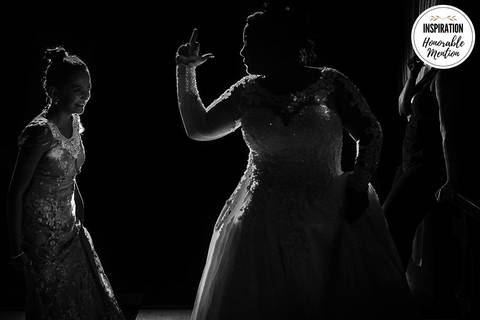 foto-menção-honrrosa-honorable-metion-inspiration-photographers-paula-dau-noiva-dedo-feio-palavrao-bangu-rio-de-janeiro-rj'