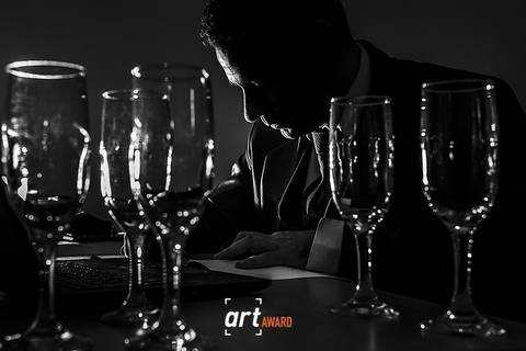 foto-premiada-24-concurso-geral-fineart-association-paula-dau-casamento-agata-e-allan-detalhes-niteroi-rj-champagner-taças'