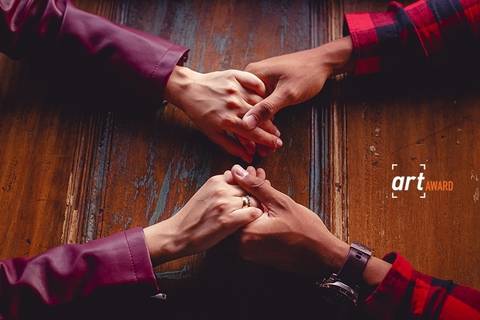 foto-premiada-fineart-association-paula-dau-mãos-conexão-amor-sentimento-paixão-detalhes-lumia-pousada-parador'