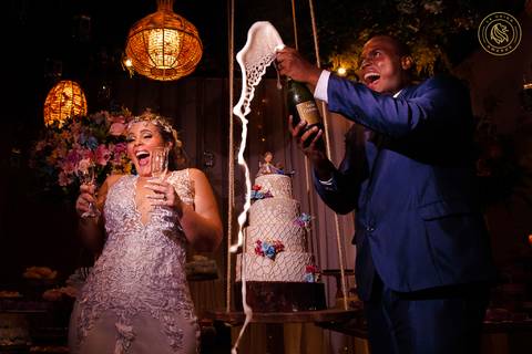 foto-premiada-launion-awards-primeiro-round-fabio-figueiredo-espumante-espaco-capim-limao-cascadura-rj-champagner-estourar-espuma-alegria'