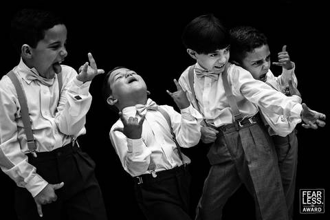 foto-premiada-fearless-photographers-paula-dau-menino-crianca-emocao-diversao'