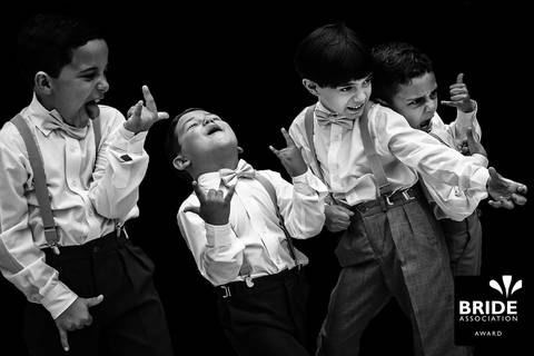 foto-premiada-bride-association-paula-dau-criancas-comemorando-rock-and-roll-reserva-da-colina'