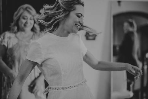 makinf of da noiva em PB, vestida de branco'