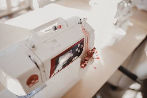 noiva fez proprio vestido, vestido de noiva'