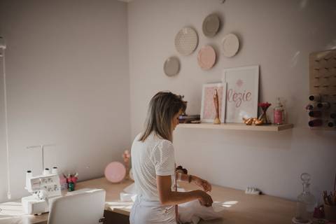 noiva fez proprio vestido, vestido de noiva'