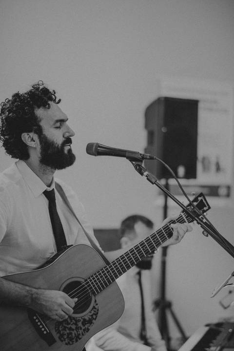 mini wedding vestida da noiva, musicos para casamento '