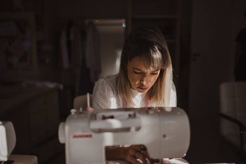 noiva fez proprio vestido, vestido de noiva'